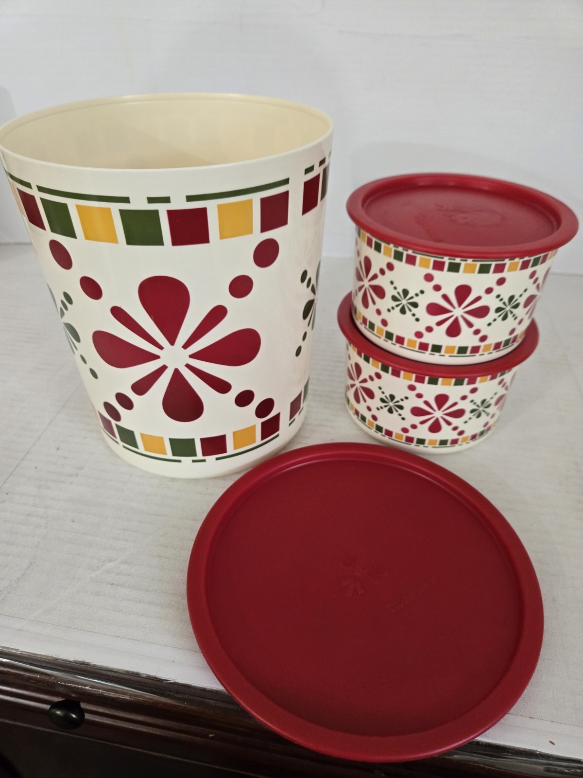 6 Piece Tupperware Happy Hacienda One Touch Canister 5.5L/5 Cup (2) FREE SHIP