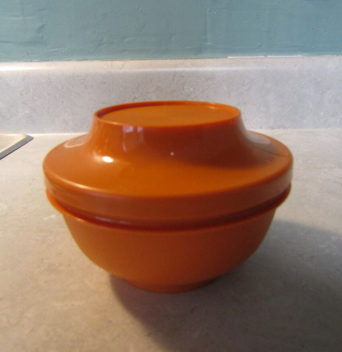 Vintage Tupperware 1436 Orange Service Bowl w/ Lid ~ 2 1/4″ Tall ~4 1/2″ DIA