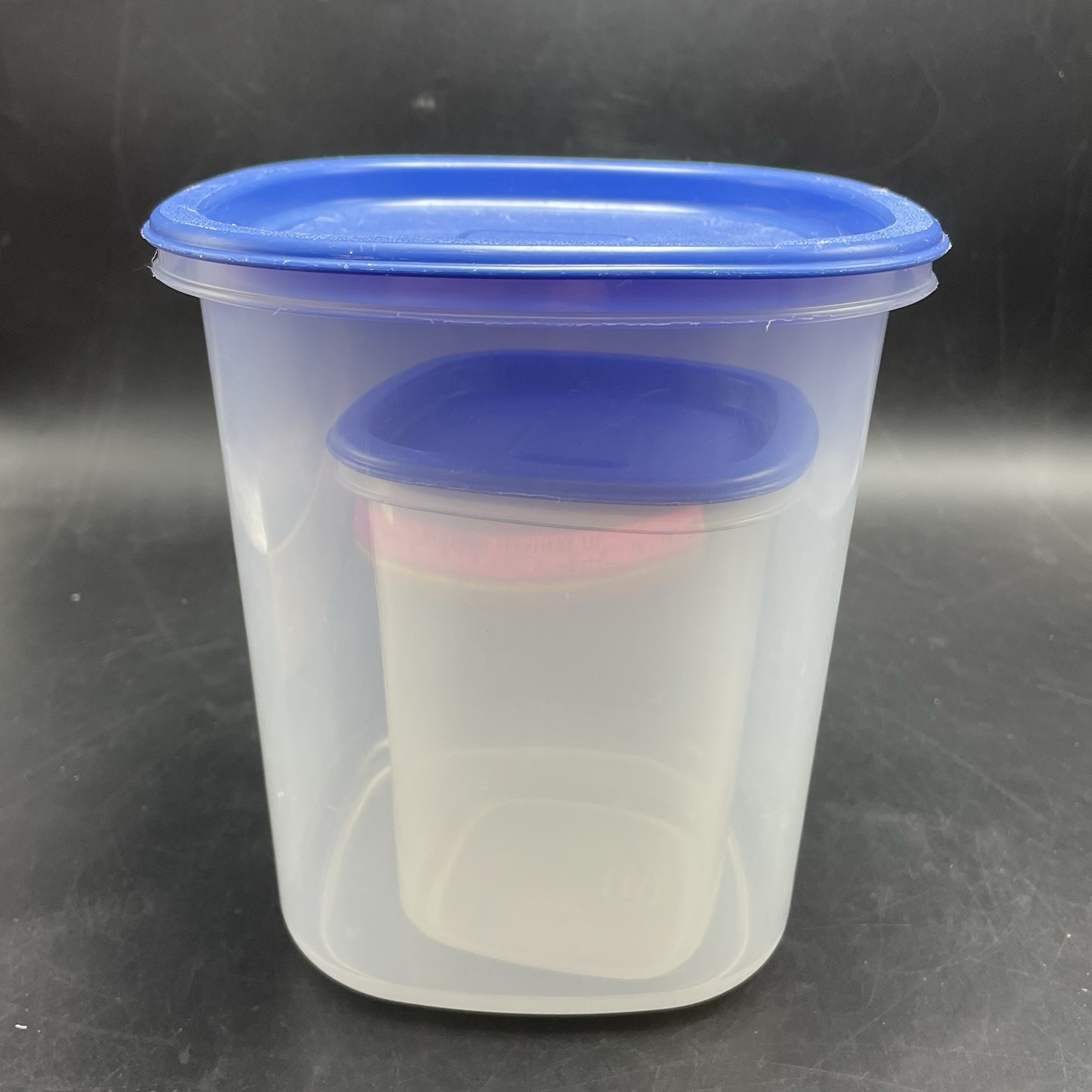 2 Vtg Rubbermaid Servin Saver Canisters Clear w Blue Lids #6 #8 3 Qts 1.8 Pts