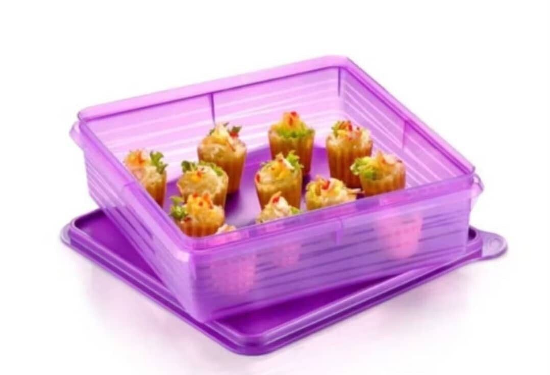 2.9L Tupperware square Purple Snack Sandwich Sweet Keeper . Air tight container