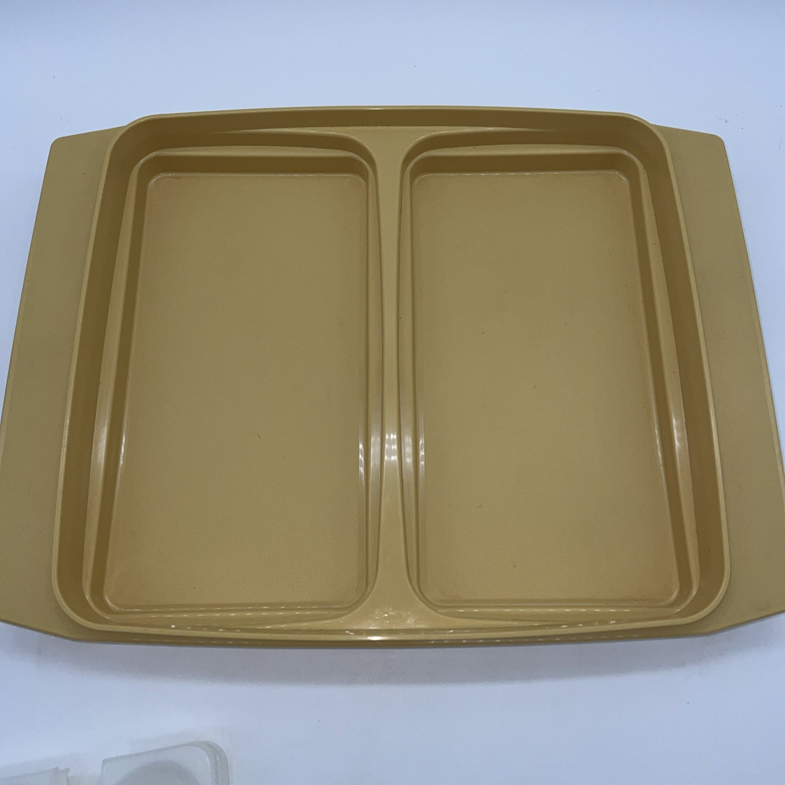 Vtg Tupperware Deviled Egg Keeper Carrier Harvest Gold Yellow w/ Inserts 723-2