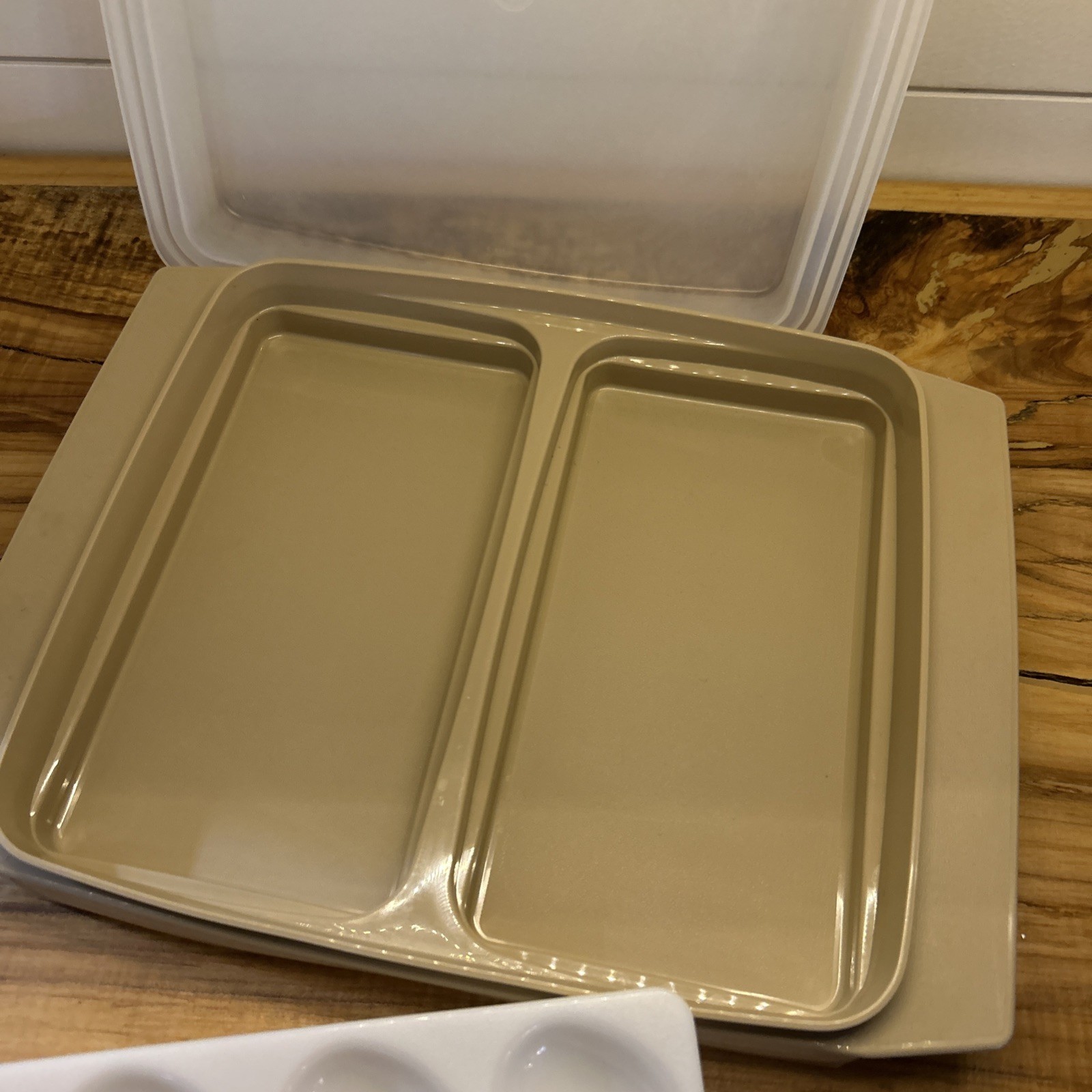 Vintage Tupperware Lidded Devil Egg Container Hold 16 Beige