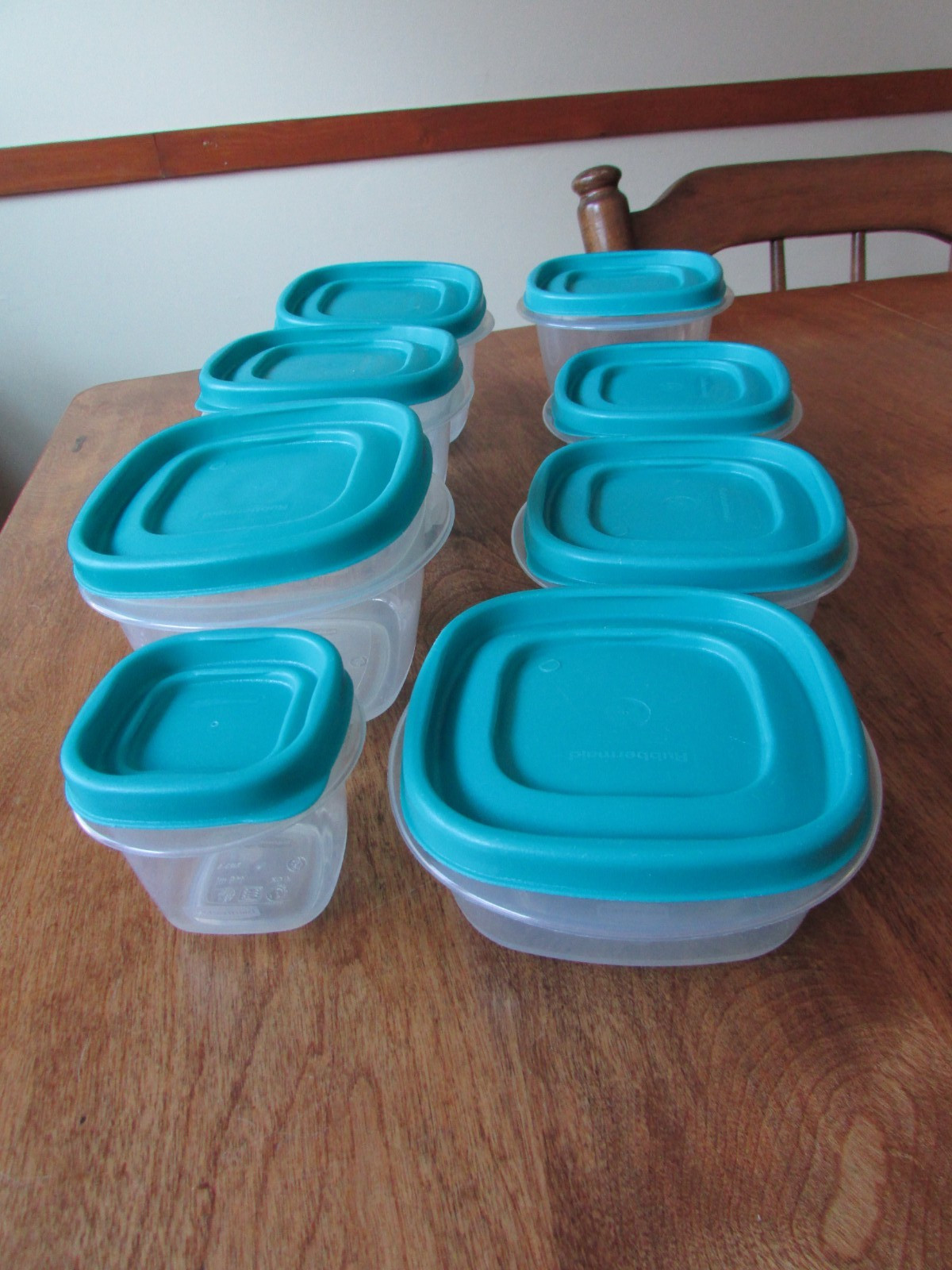 Rubbermaid Red Easy Find Lids Food Storage Containers set of 8 new