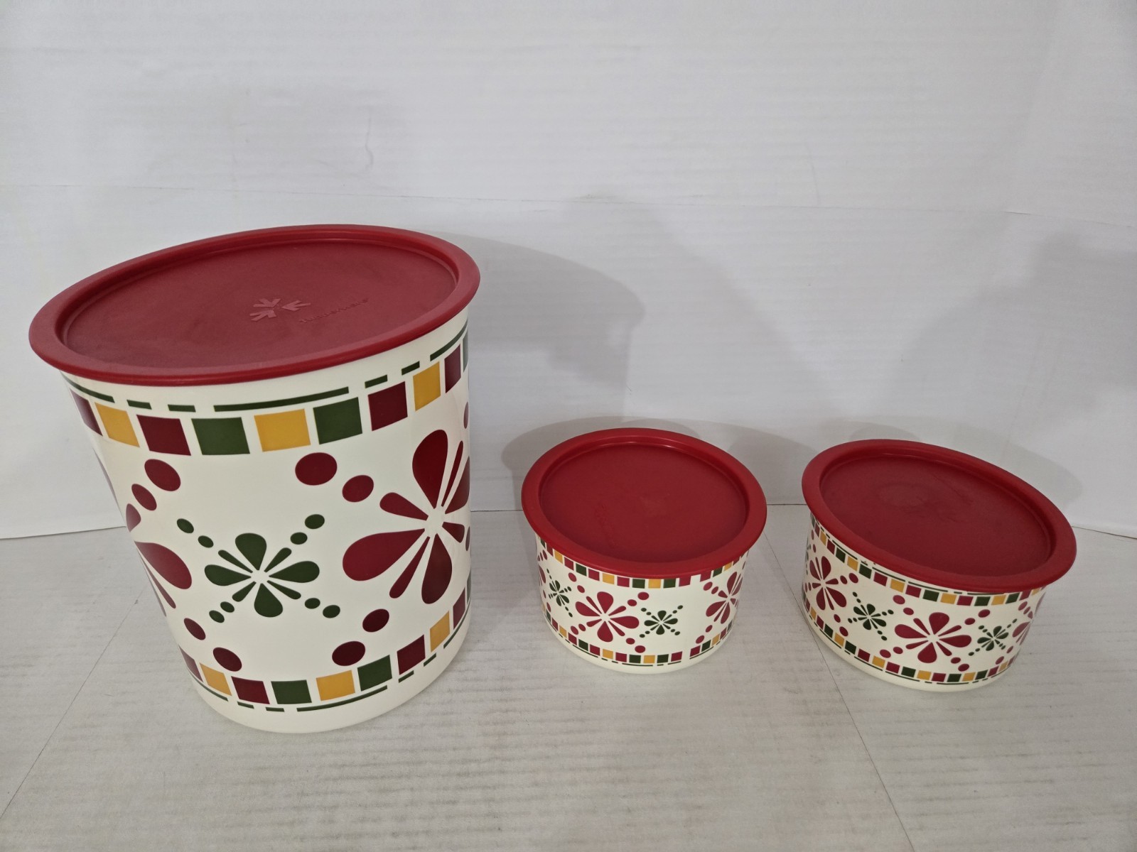 6 Piece Tupperware Happy Hacienda One Touch Canister 5.5L/5 Cup (2) FREE SHIP