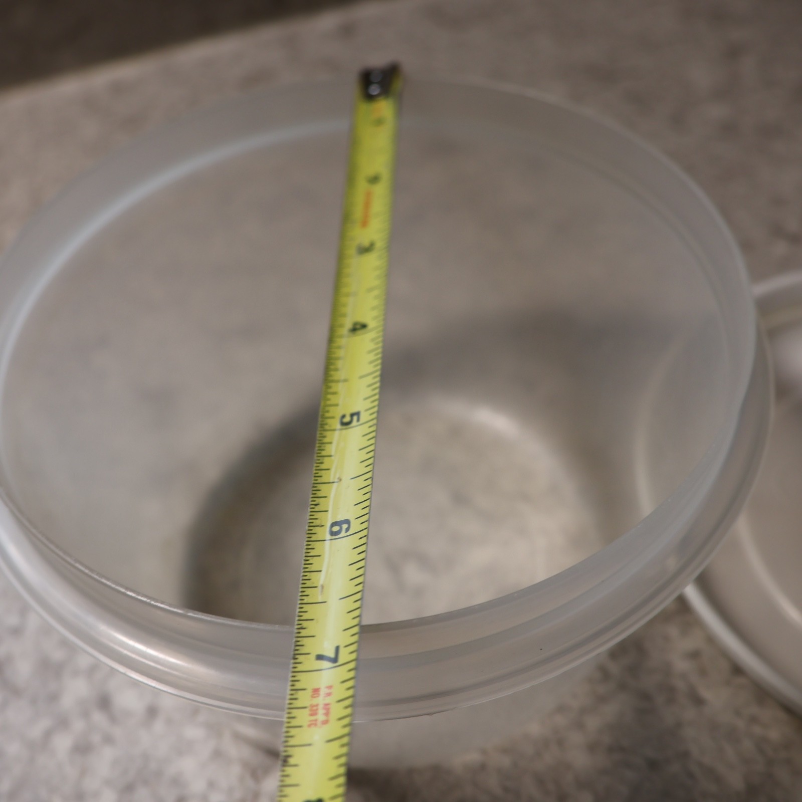 VTG Rubbermaid Servin Saver Round #3 Container Sheer w Almond Lid 6cup