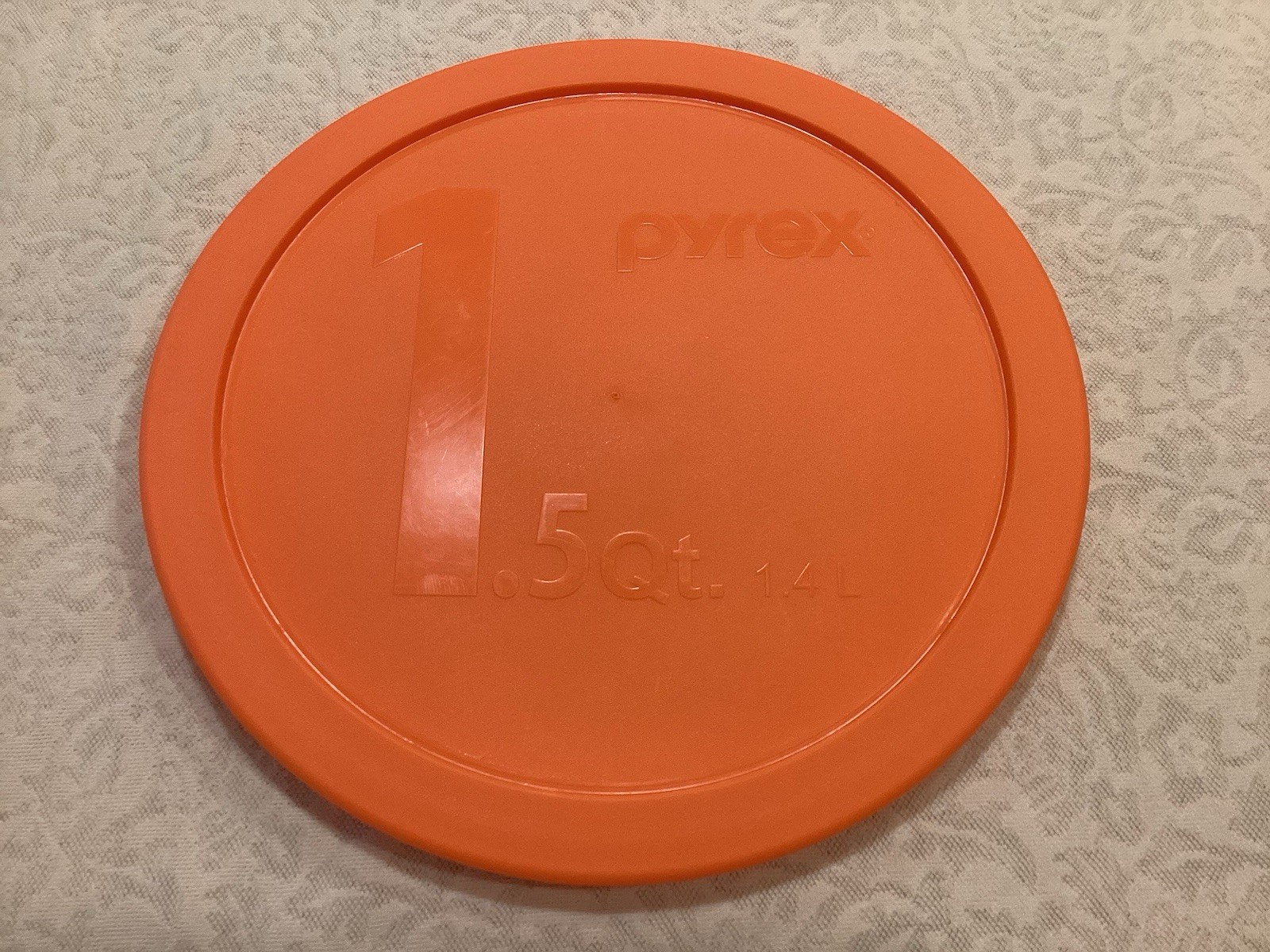 Lot Of 8 Pyrex Covers Red 7200 (4) 7402 (1) 7211 (1)Blue 7202 (1) Orange 323 (1)