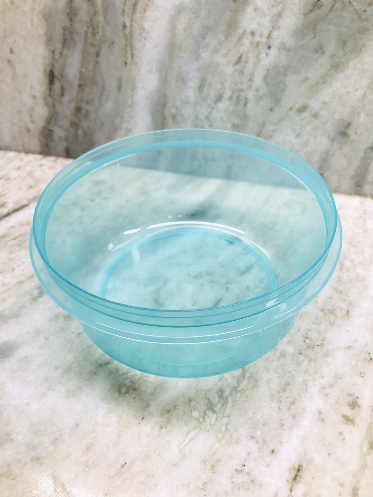 Sure Fresh Small Round 2.44Cup/19.5floz/Removable Ice Pack-Read Dir. Before Use