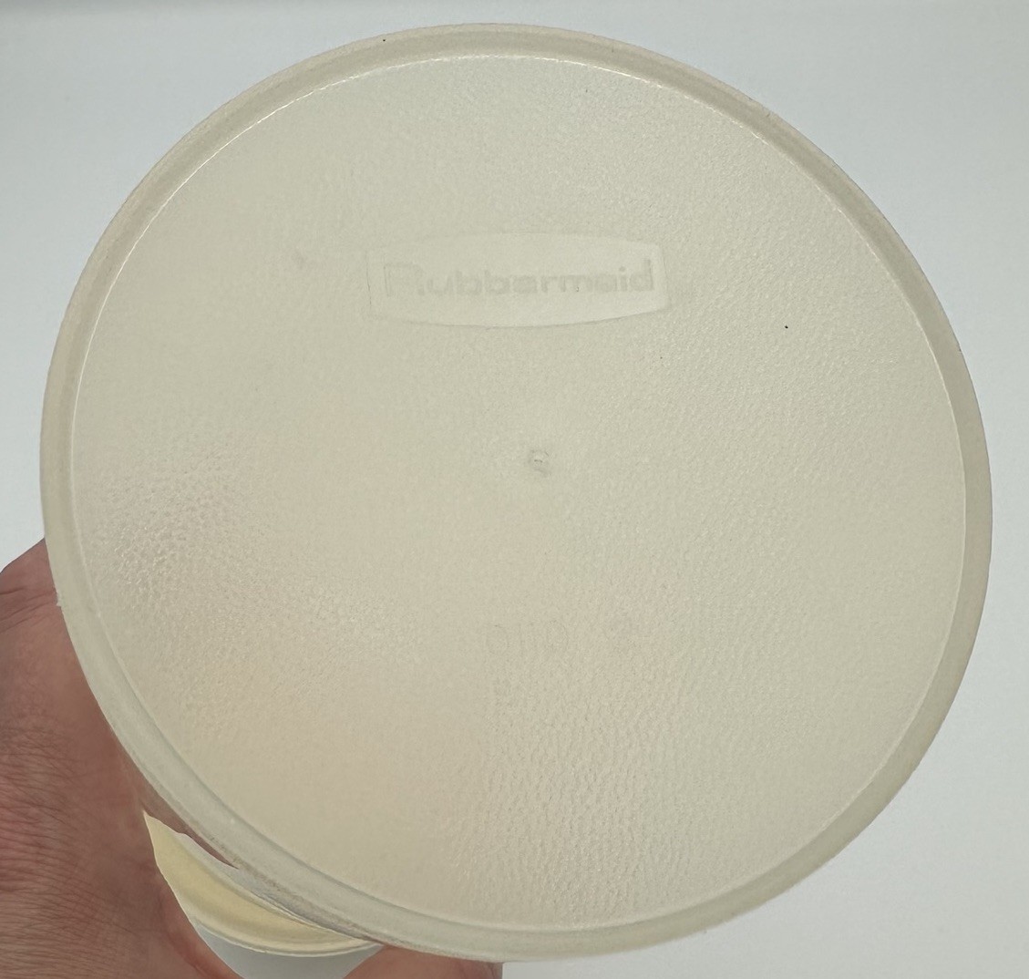 Rubbermaid Servin’ Saver Pasta Spaghetti Keeper Storage with Easy Measure Lid
