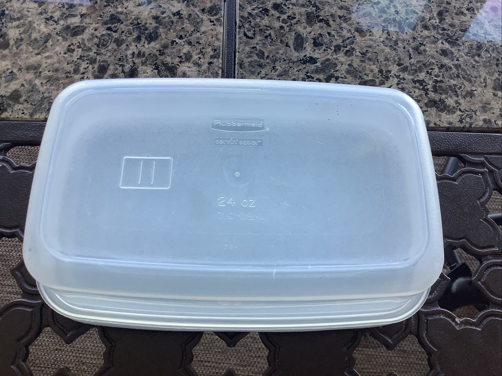 Rubbermaid Servin’ Saver # 11 Storage Container Blue Lid 24 oz Rectangle 0114