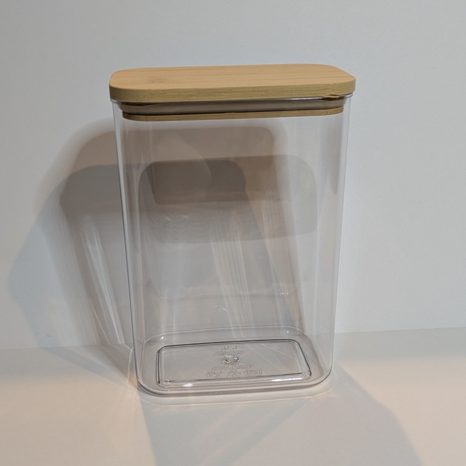 Airtight Small Plastic Food Storage Container 1.1L Natural Bamboo Lid 6.5 Inch