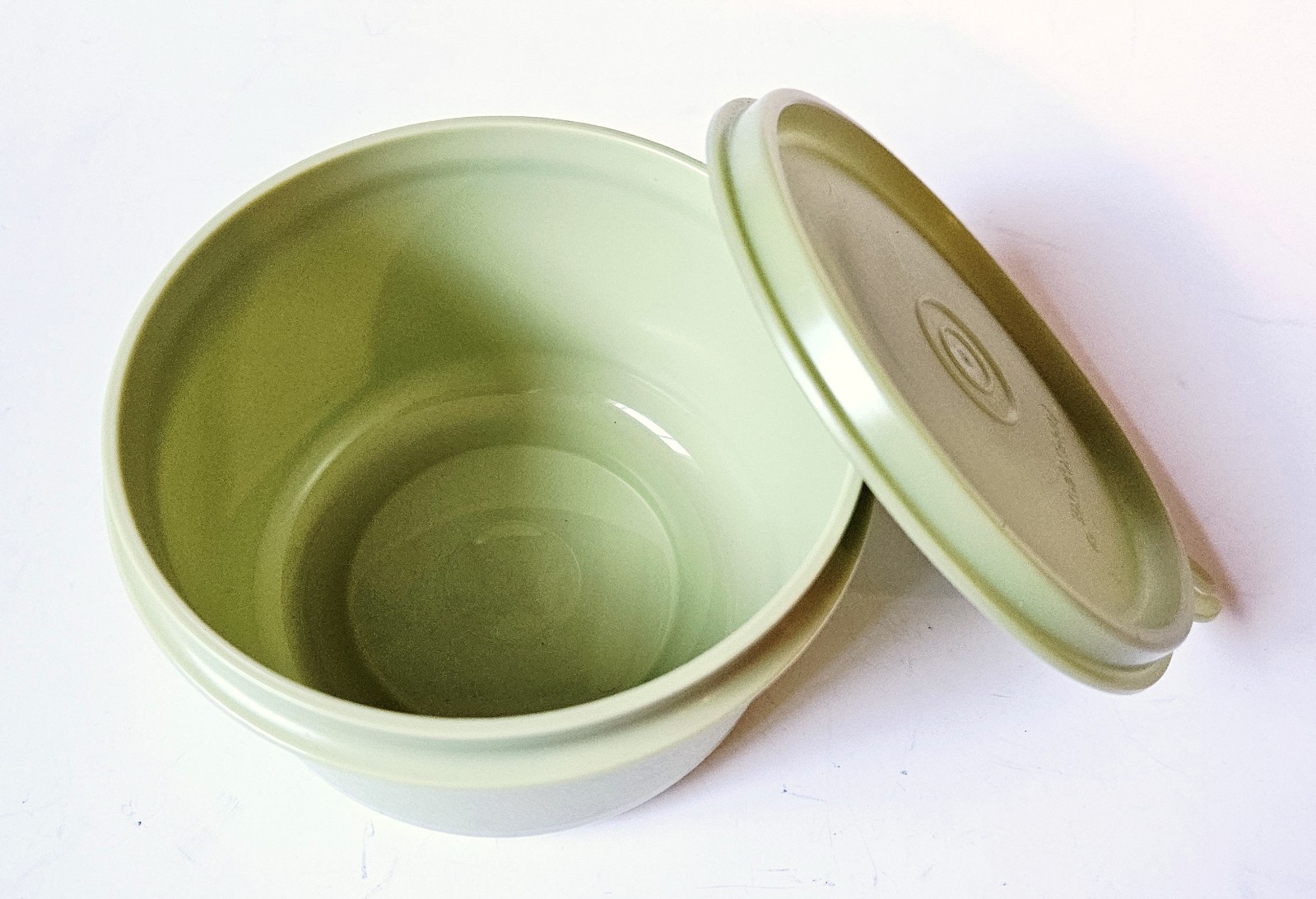 Tupperware Serving Center Divided Compartment Party Snack Tray Purple