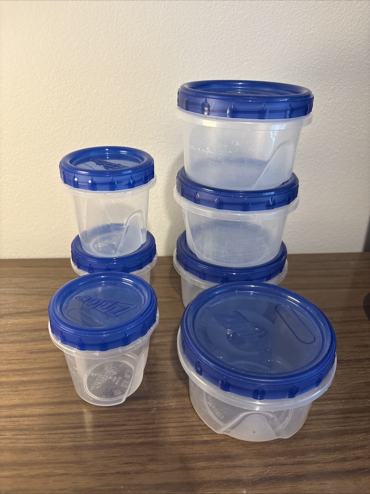 Lot Of 7 Ziploc Twist n Lock Round Plastic Storage Containers w/Lids 8 oz/16 oz