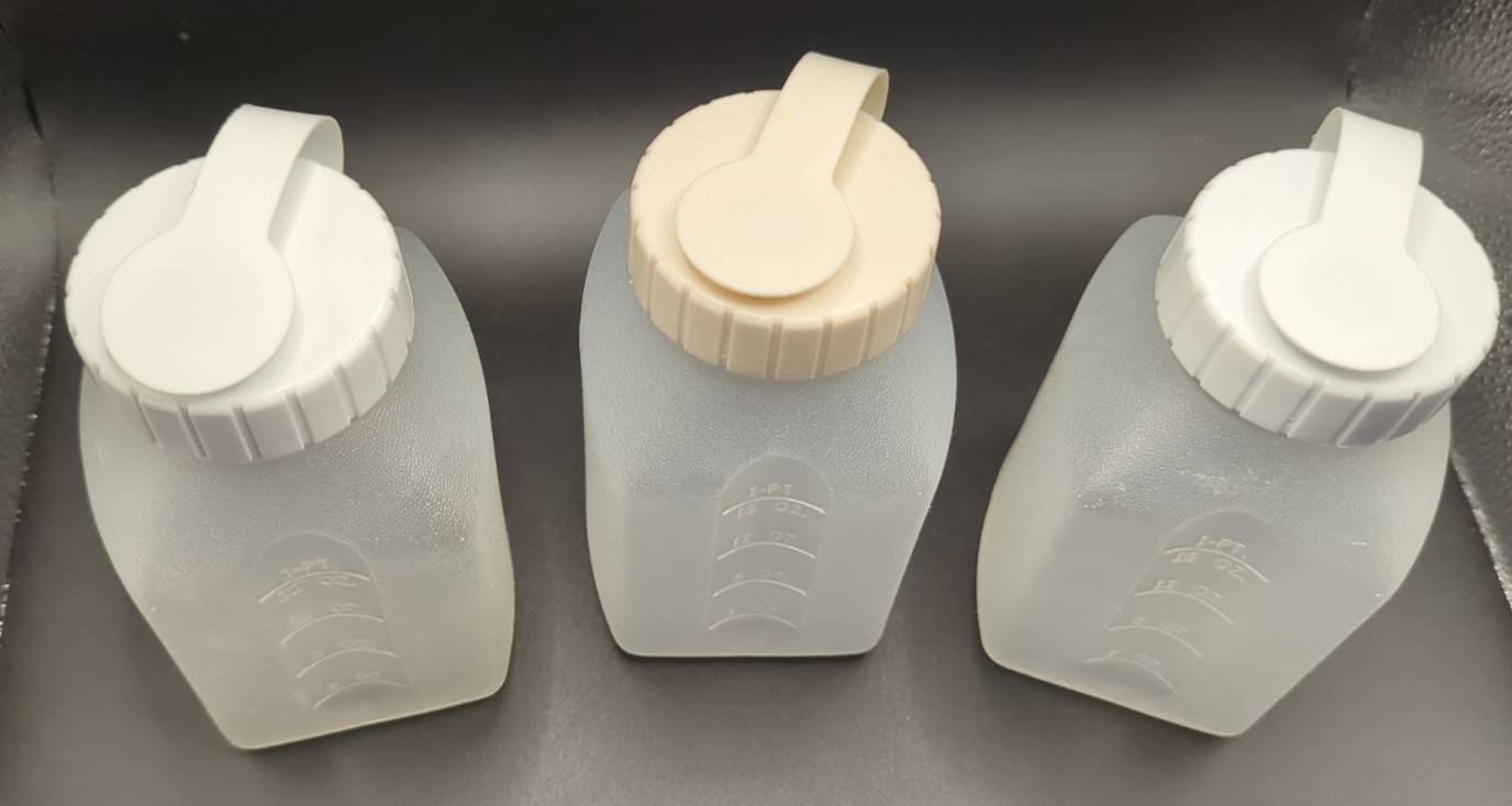 Lot of 3 -Rubbermaid One Pint 0229 Drink Bottles Servin Saver Flip Top Lids 2464