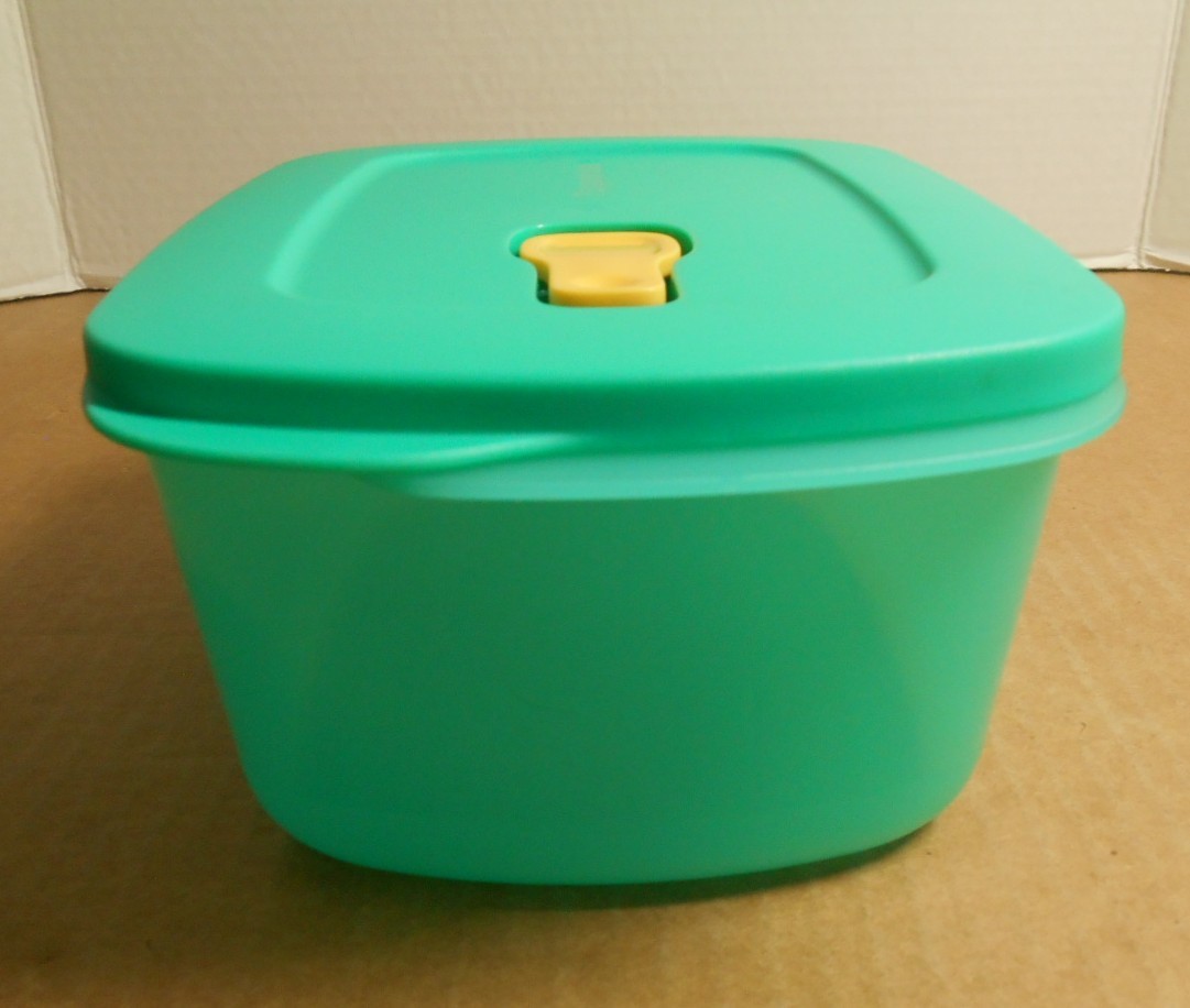 Tupperware 1.7L Rectangle Green Bowl 7364A with Air Vent Lid 7366A O28