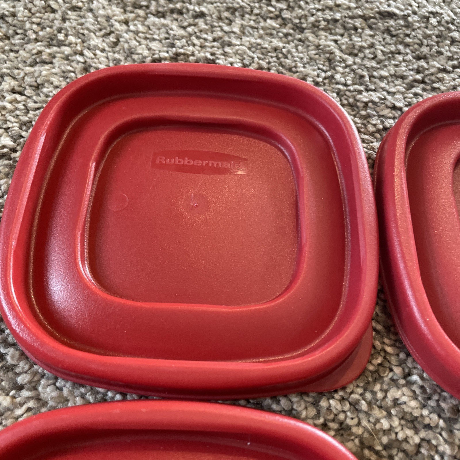 4 Rubbermaid Easy Find 7J58 Replacement Stackable Lids 4.5” Square, Red