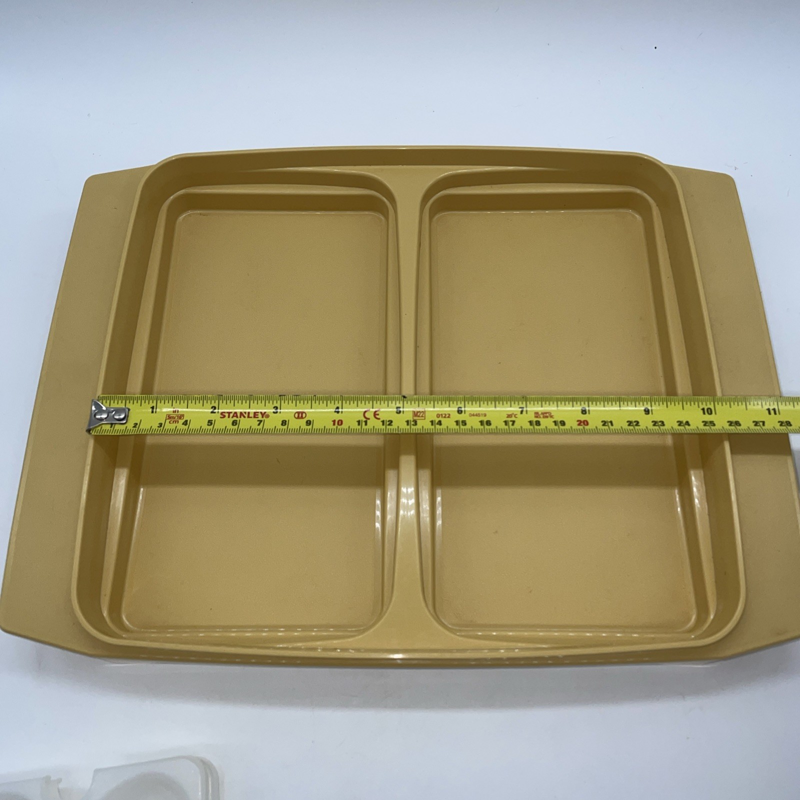 Vtg Tupperware Deviled Egg Keeper Carrier Harvest Gold Yellow w/ Inserts 723-2