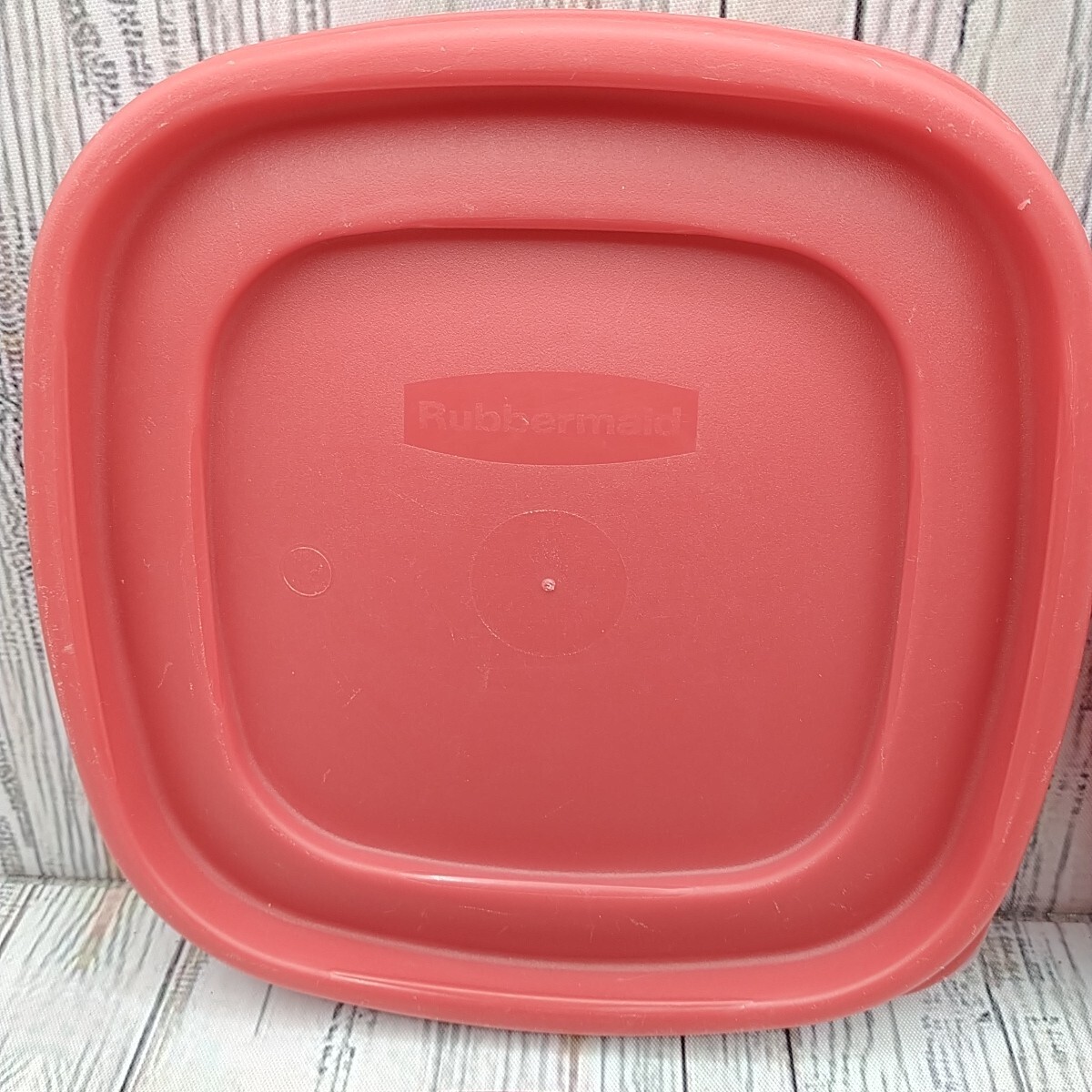 Rubbermaid Easy Find Lid 7J64 Red Square 4 Replacement Food Container Lids 6.5″