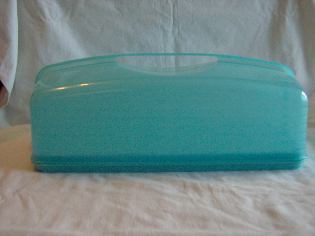 TUPPERWARE RECTANGLE CAKE CUPCAKE TAKER KEEPER SAVER CONTAINER #1361 Lock Handle