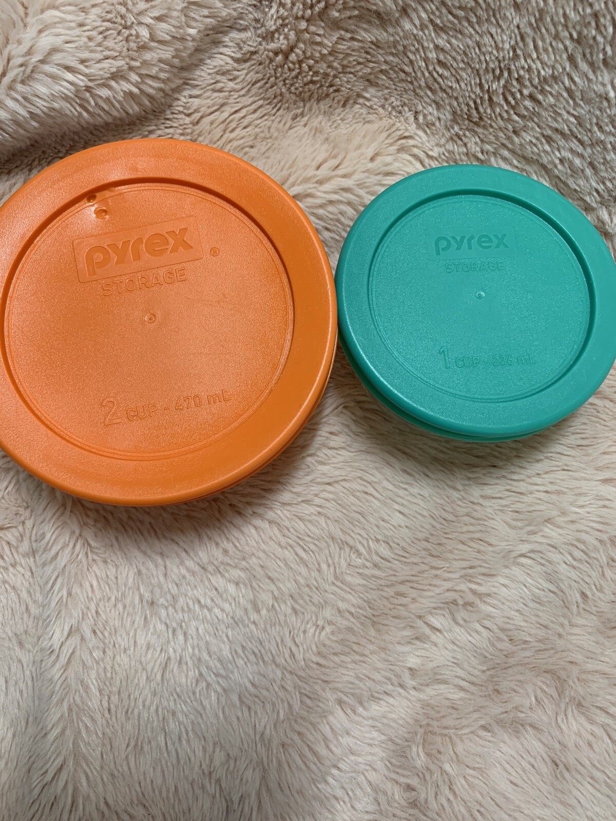 Two Pyrex Storage 7202A And 7200 With Lids