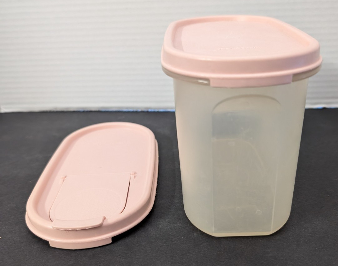 Tupperware Modular Mates Oval Container 1612-4 holds 4 3/4 C. w/2 Dusty Rose Lds