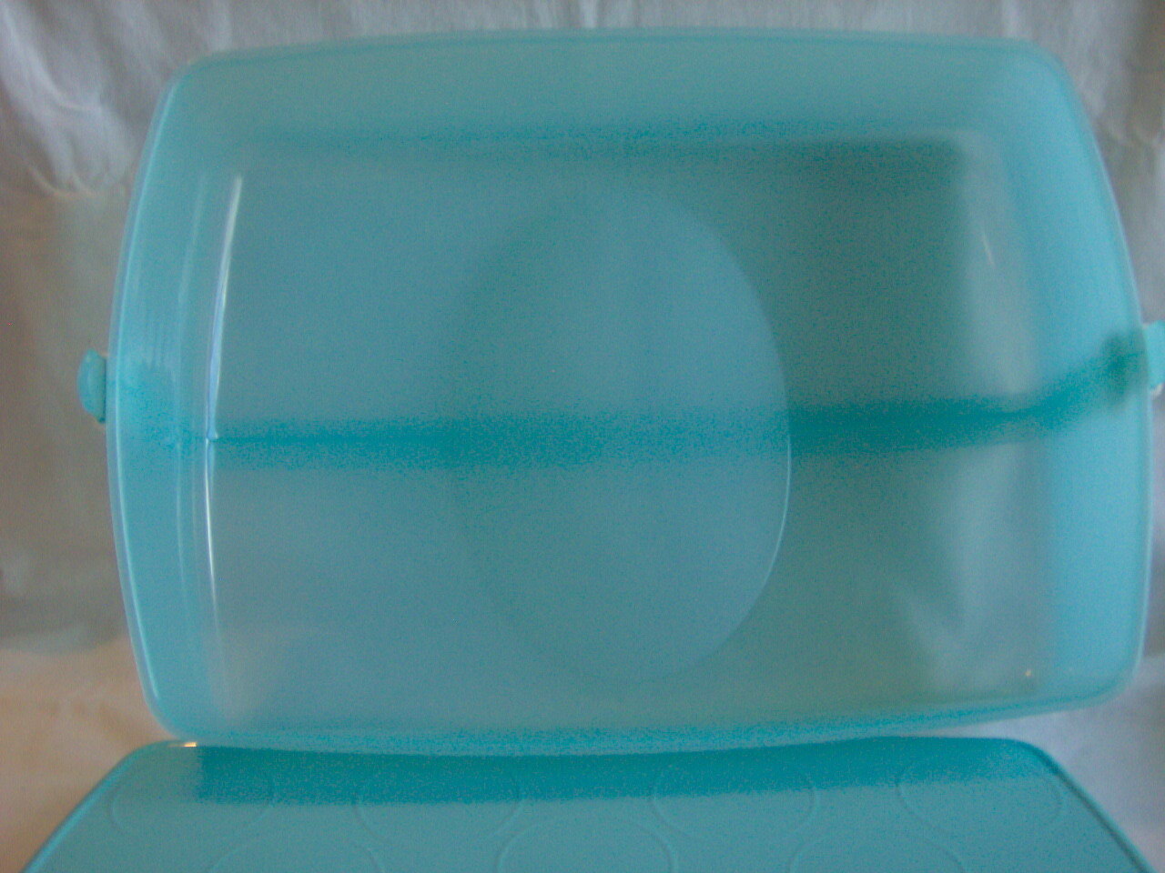 TUPPERWARE RECTANGLE CAKE CUPCAKE TAKER KEEPER SAVER CONTAINER #1361 Lock Handle