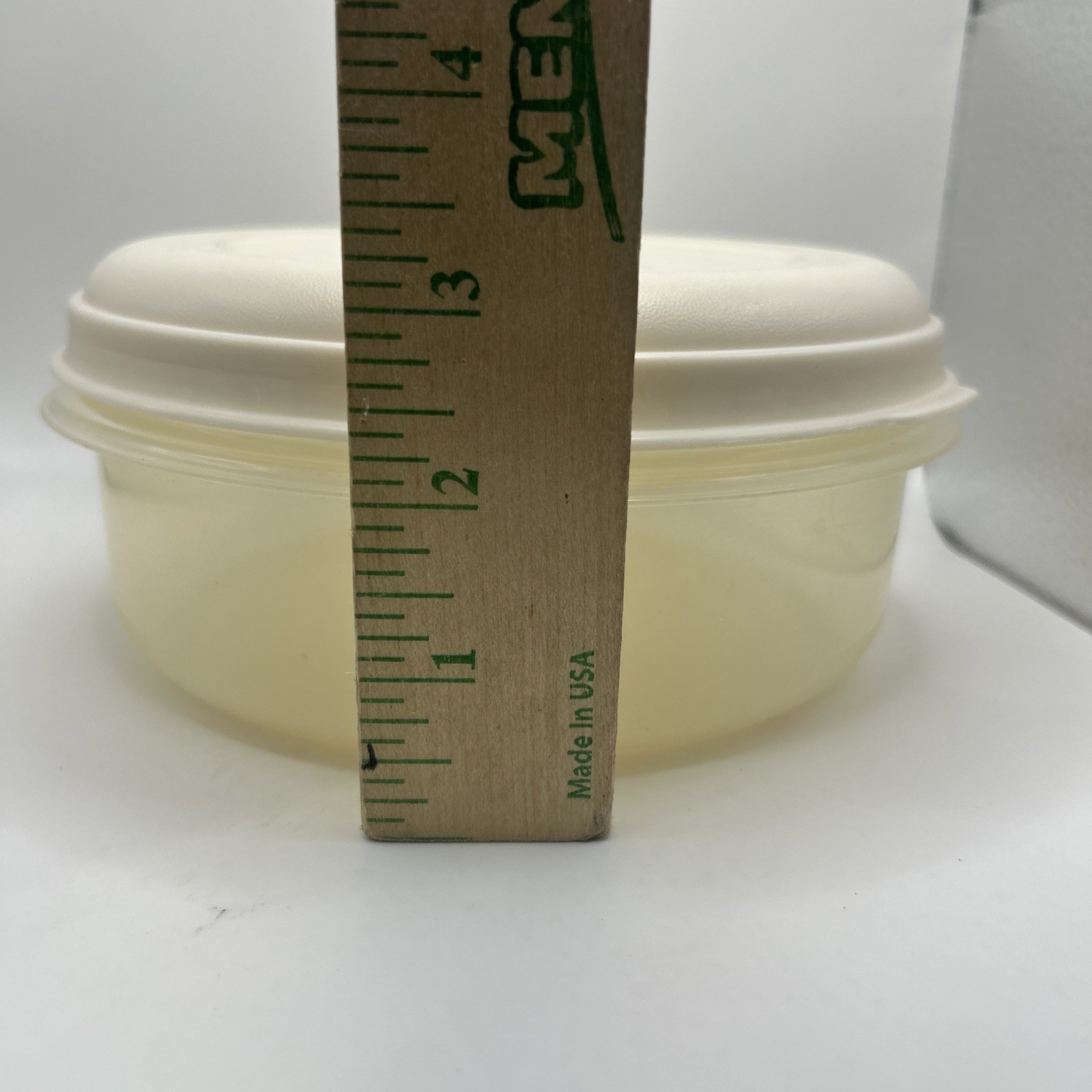 Rubbermaid Servin Saver # 3 Storage Container Round Almond Lid 1.4 Qt Vintage