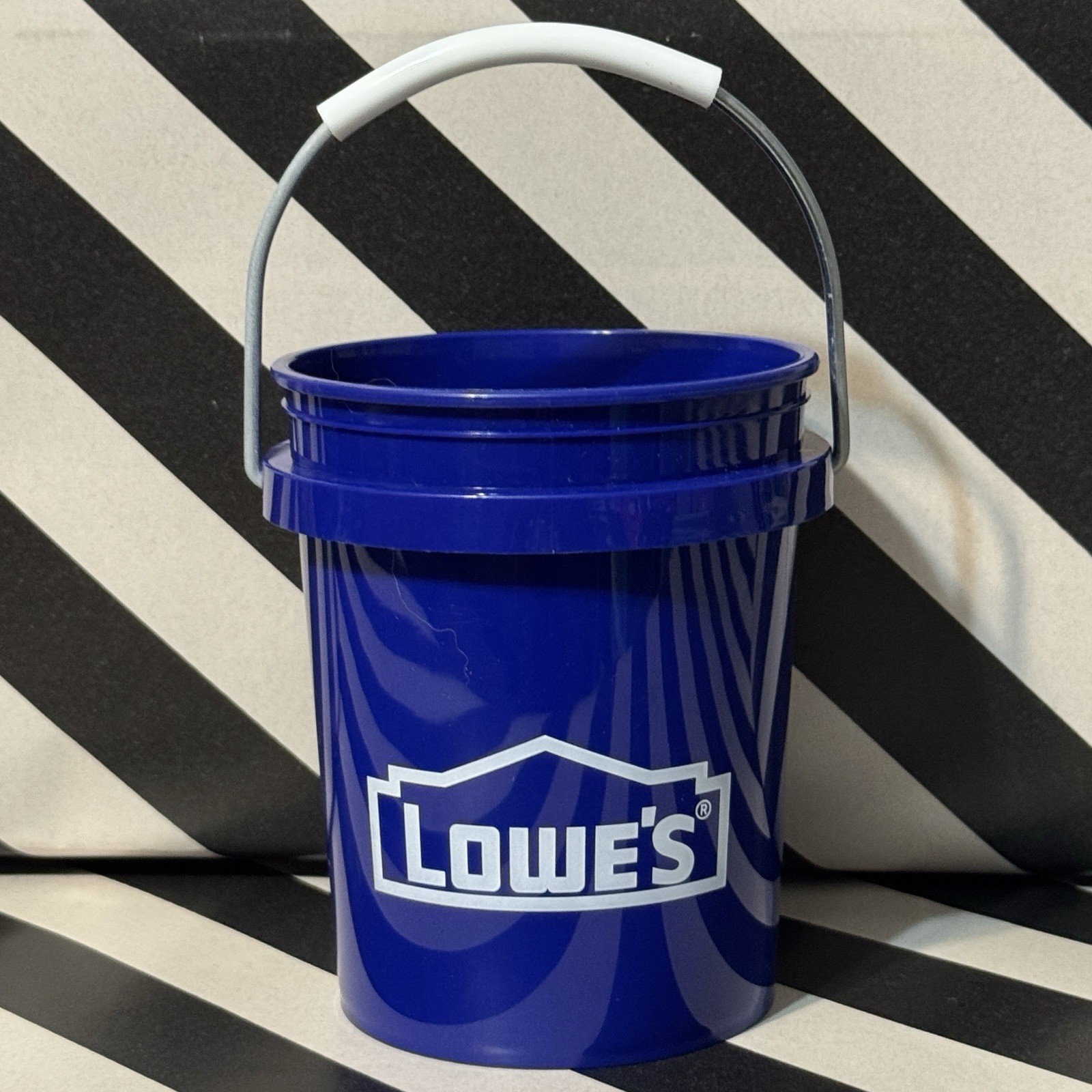 Lowe’s Mini Bucket • 3.9” x 3.5” • 0.4 quart