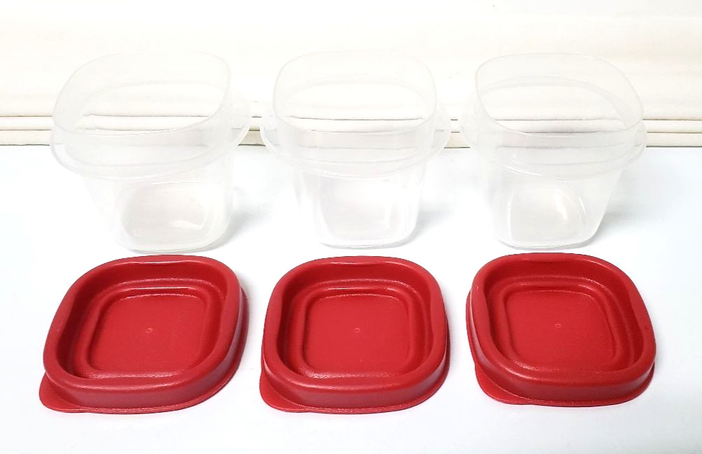 3 RUBBERMAID 4oz Sheer White CONTAINERS #7J53, 3 Red Lids #7J54, Good/IMPERFECT