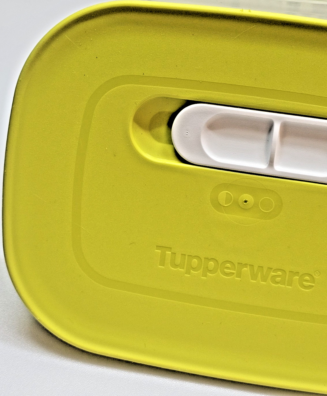 Tupperware 1.8L Rectangle Food Storage Bowl MPN 7286B-2 Air Vent Lid MPN 7287B-2
