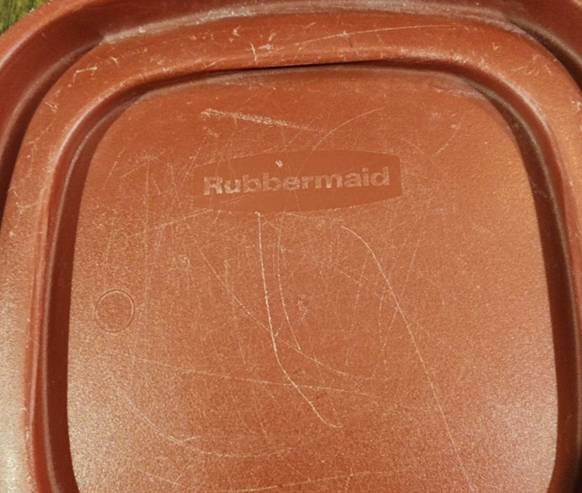 5 Rubbermaid Dark Red Container Lid 7j64 Manufactured 8/2009 Food Storage