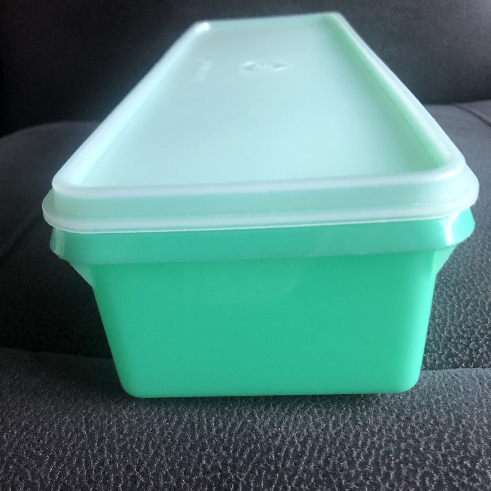 Vintage Rectangular Green Celery/ Vege Keeper #892-1 w/ Tight Lid Ridged Bottom