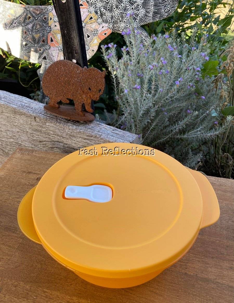 TUPPERWARE CRYSTALWAVE 1.5L ROUND VENT SERVE MICROWAVE BOWL ORANGE