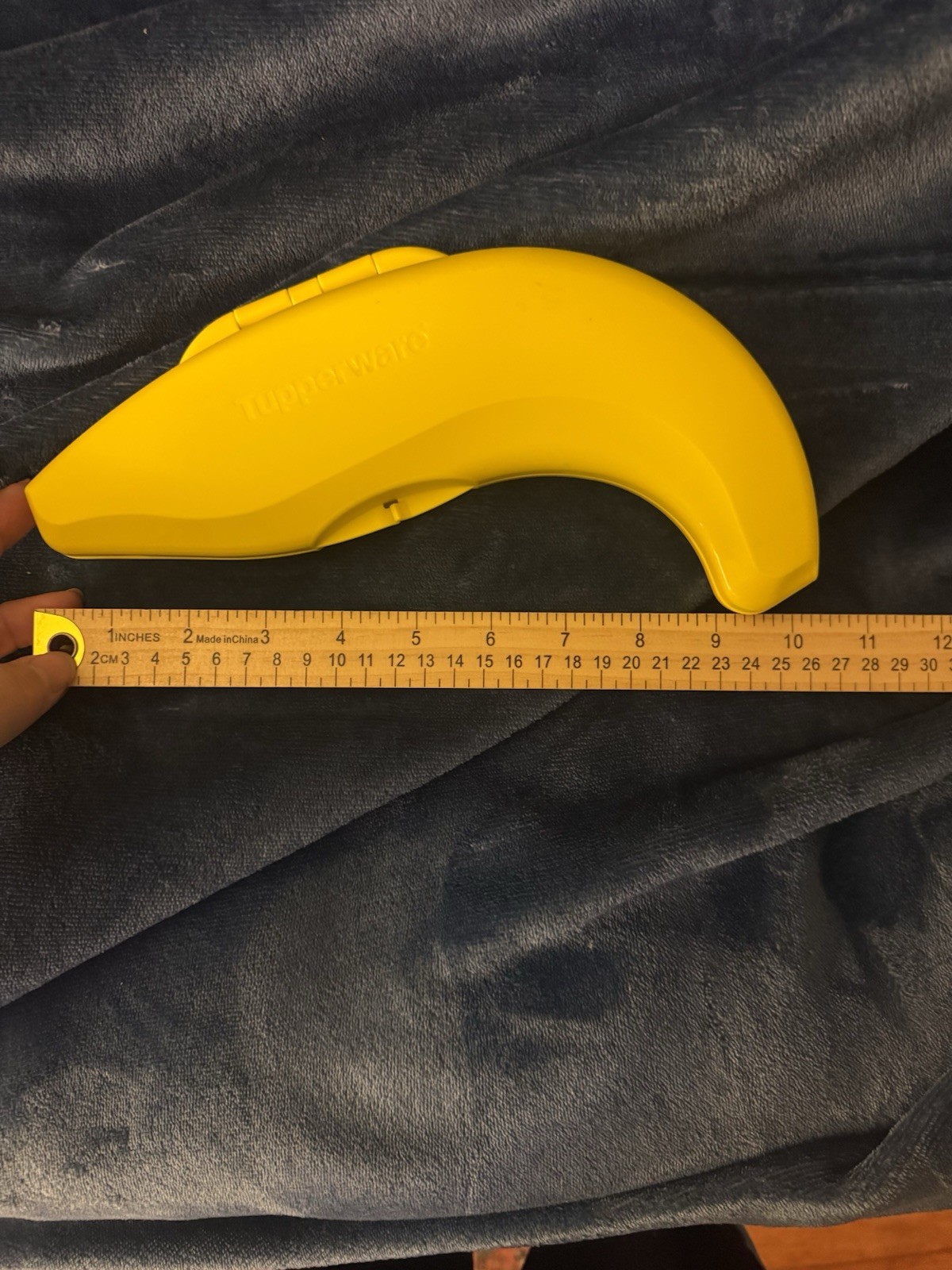 Tupperware Banana Keeper Forget-Me-Not Fruit Storage Container Retro Kitchen
