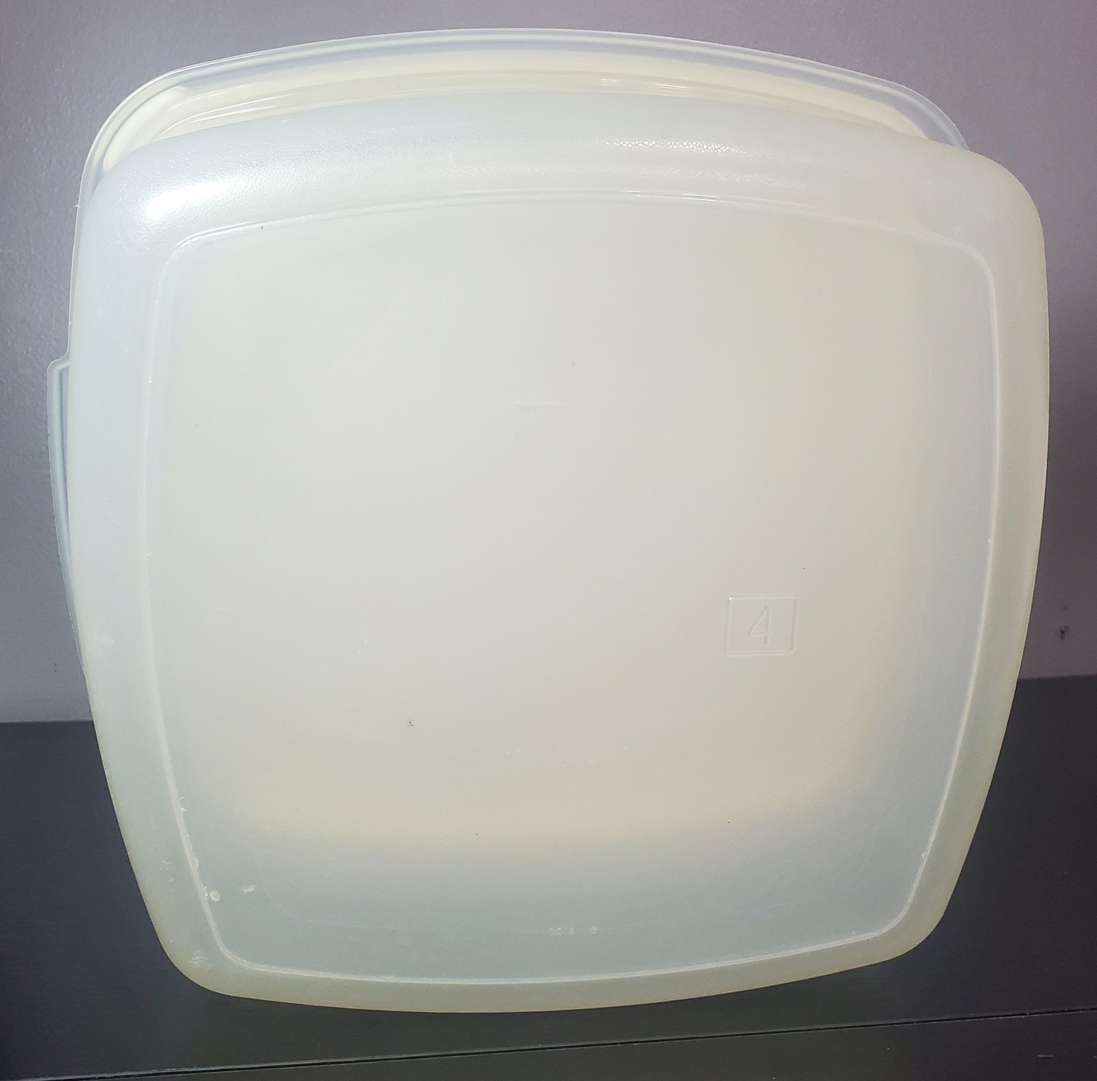 Rubbermaid Servin’ Saver #4 Square 19 Cup Storage Container Almond Lid Vintage