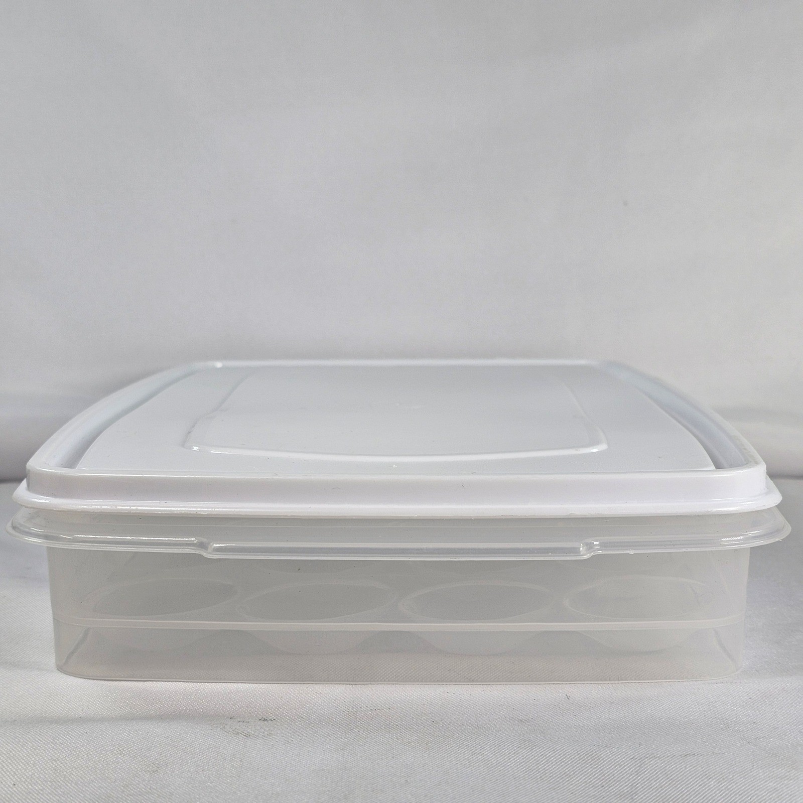 Vintage Rubbermaid Egg Carrier Storage Container with Lid 20 Slot Clear White