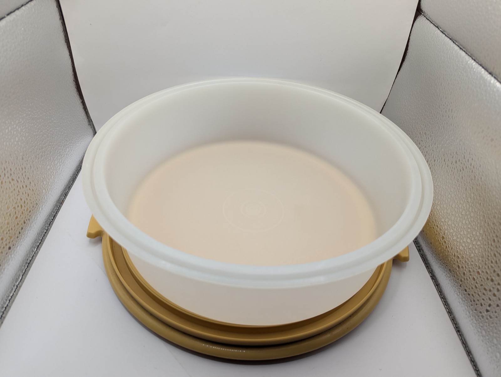 Vintage Tupperware, Lot Of 4 Pieces, Very Clean And Good Condition
