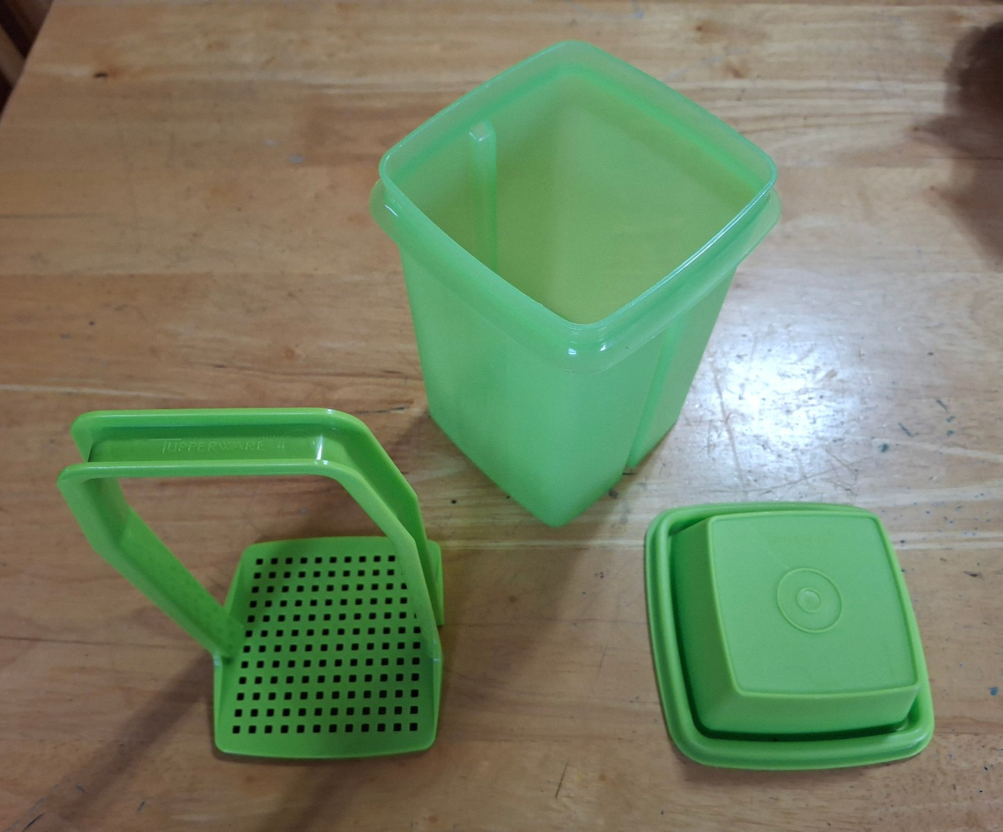 TUPPERWARE PICK A DELI 1330 FORGET ME NOT 5105a ONION KEEPER 3MIDGETS LIME GREEN