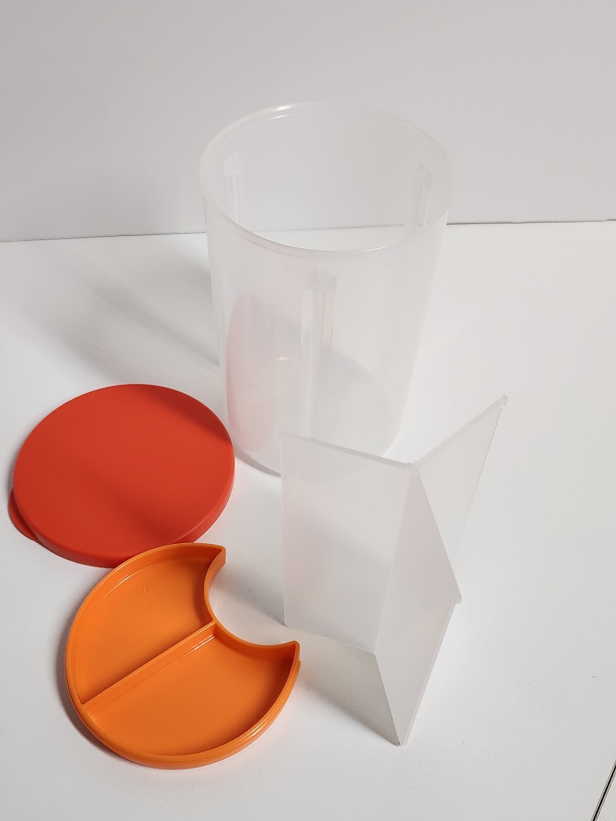Tupperware 3 N 1 ….. 6 Cup Canister