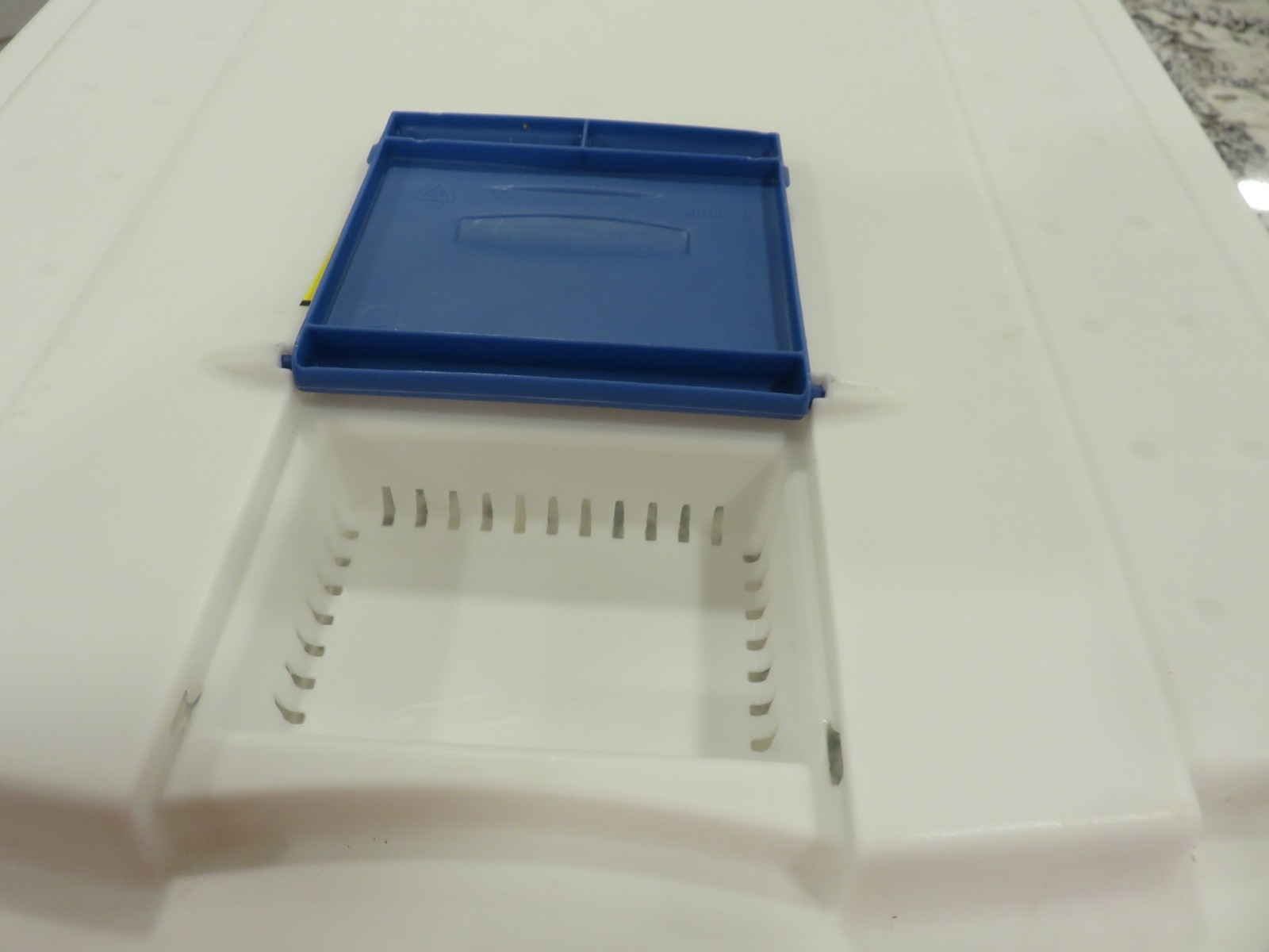 Vintage 1995 Rubbermaid FreshTops Sheer Storage Box #4604 6.5 Gal. RARE HTF