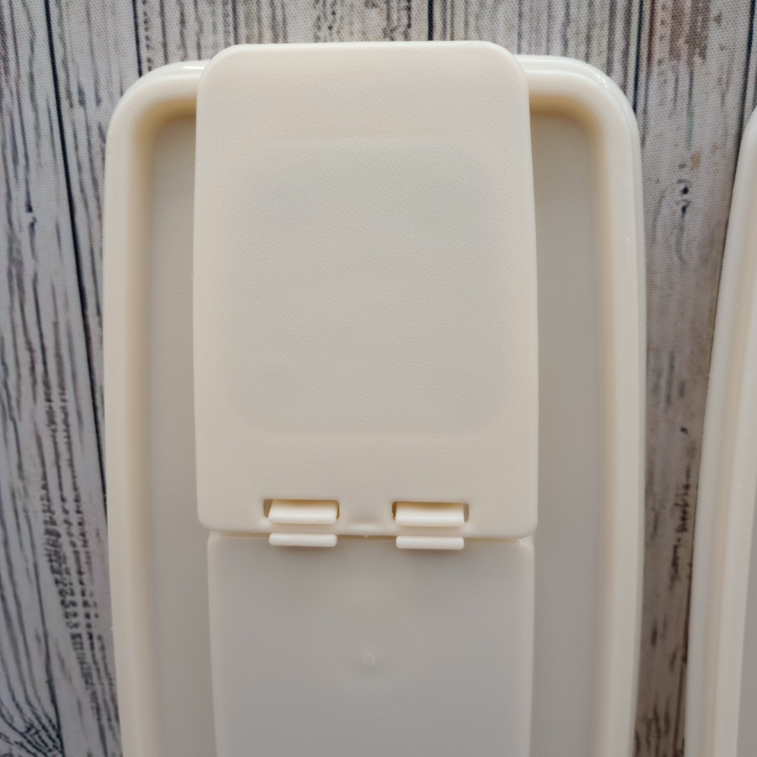 Rubbermaid Servin Saver 0089 #3 Cereal Keeper Almond Flip Top Lid Vtg Lot of 2
