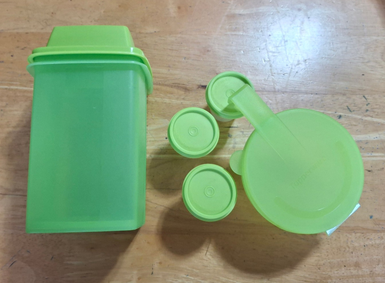 TUPPERWARE PICK A DELI 1330 FORGET ME NOT 5105a ONION KEEPER 3MIDGETS LIME GREEN