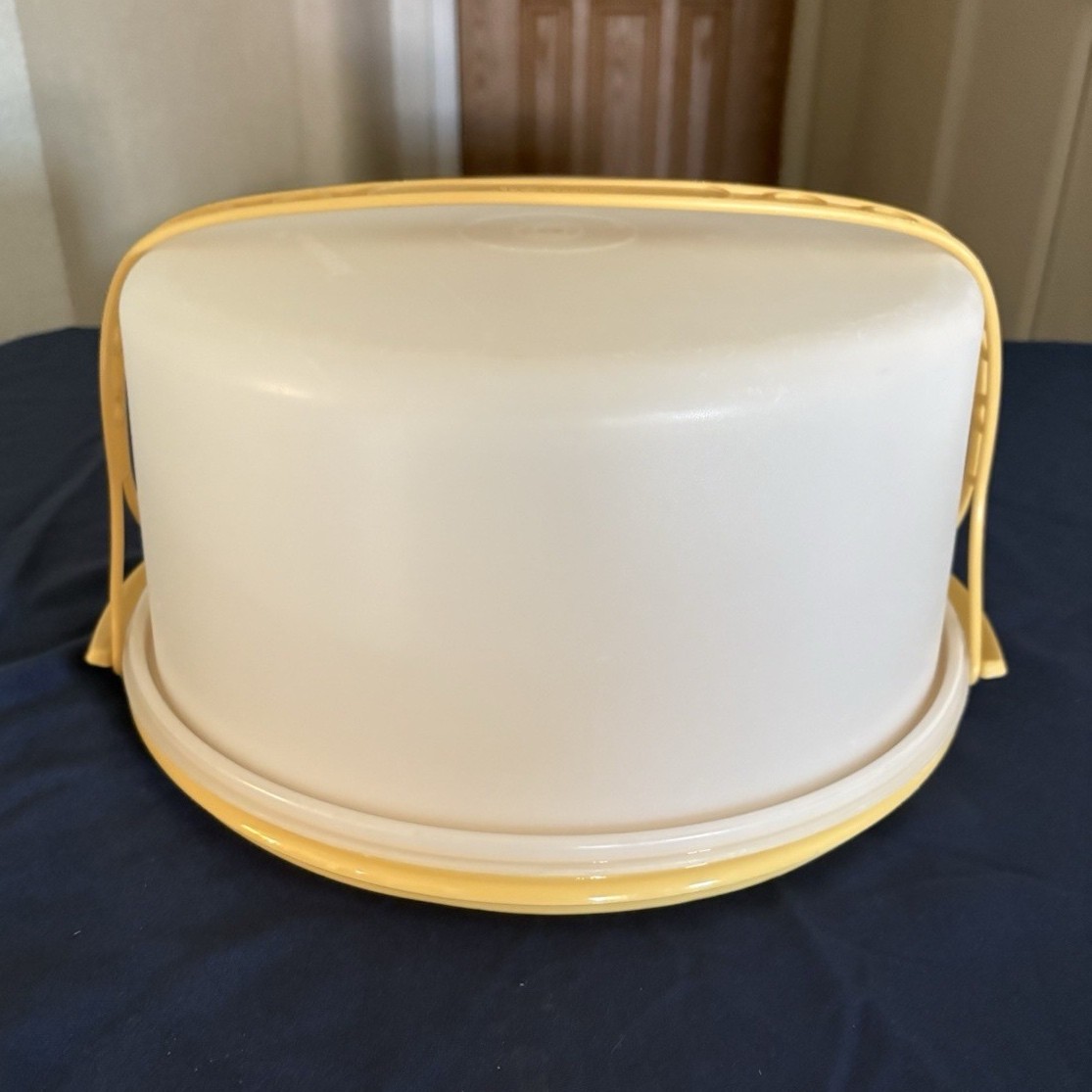 Tupperware Round Cake Container Carrier w/ Handle Lid Beige/White 12in Set