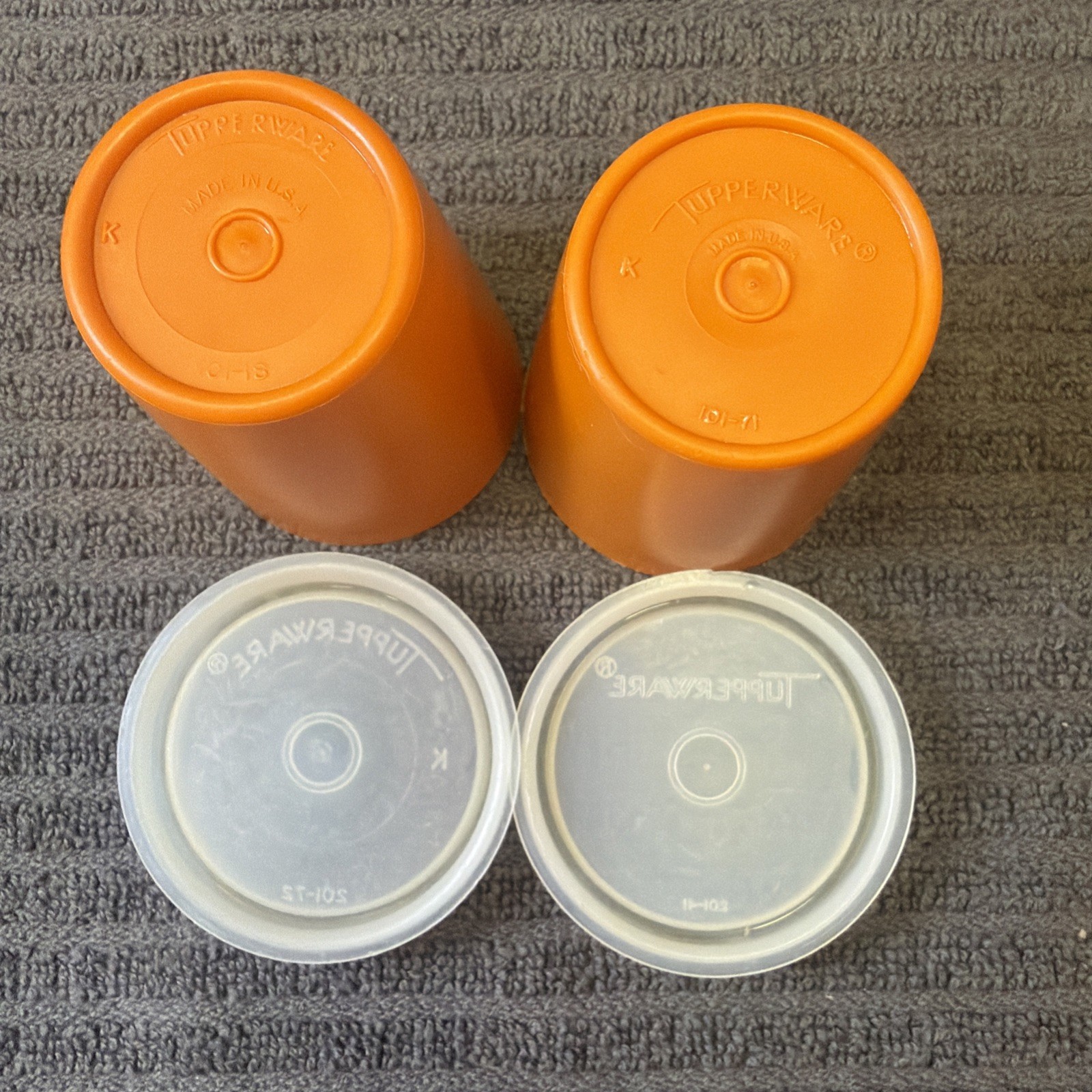 2 Tupperware MCM 101 Mini Midget SALAD DRESSING CONTAINERS 201 LIDS Orange