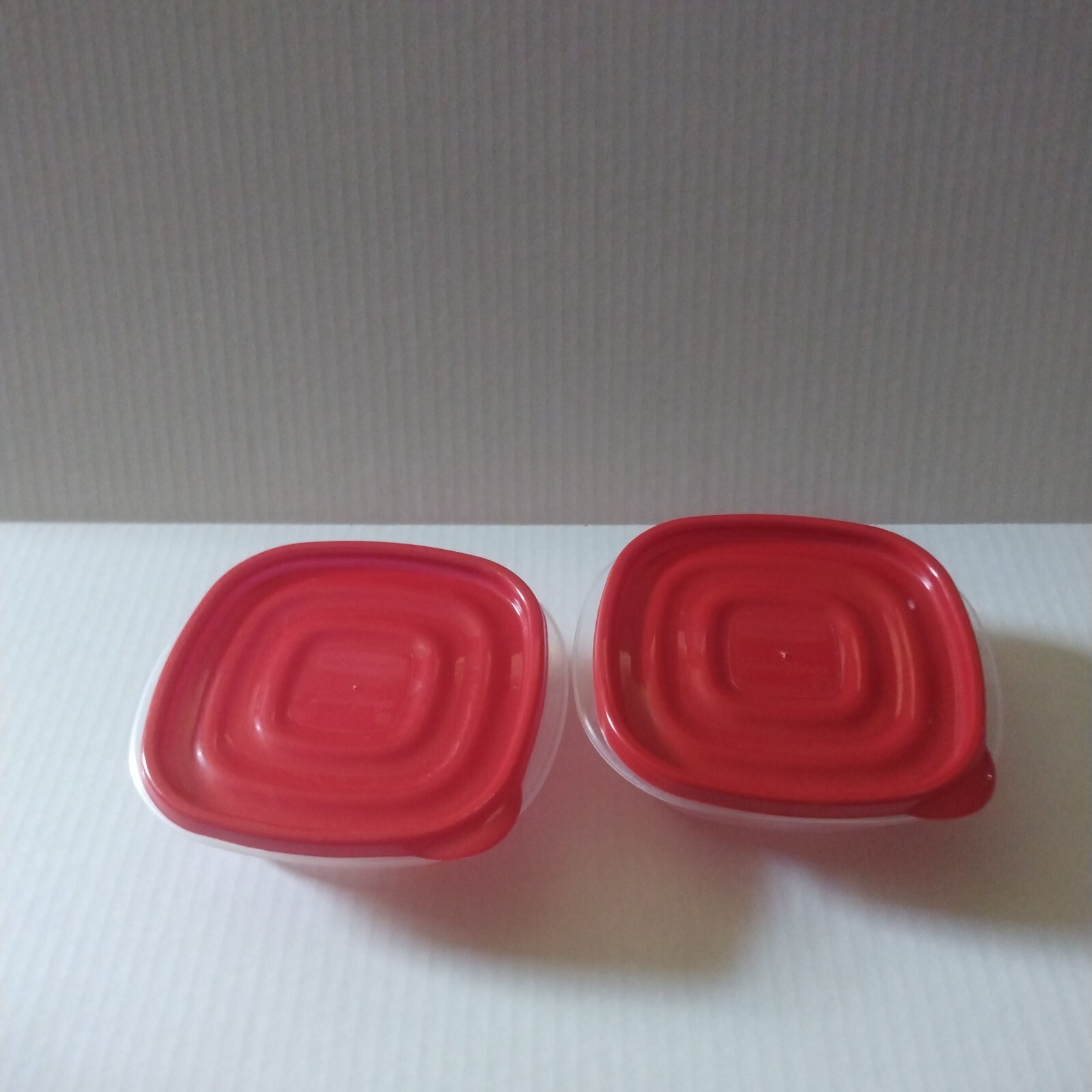 Rubbermaid 2 Pc Sandwich Containers and 1 bowl