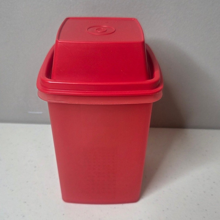 Tupperware Pick-A-Deli Pickle Keeper Large 8 Cup Red 3 Piece Set Insert Lid