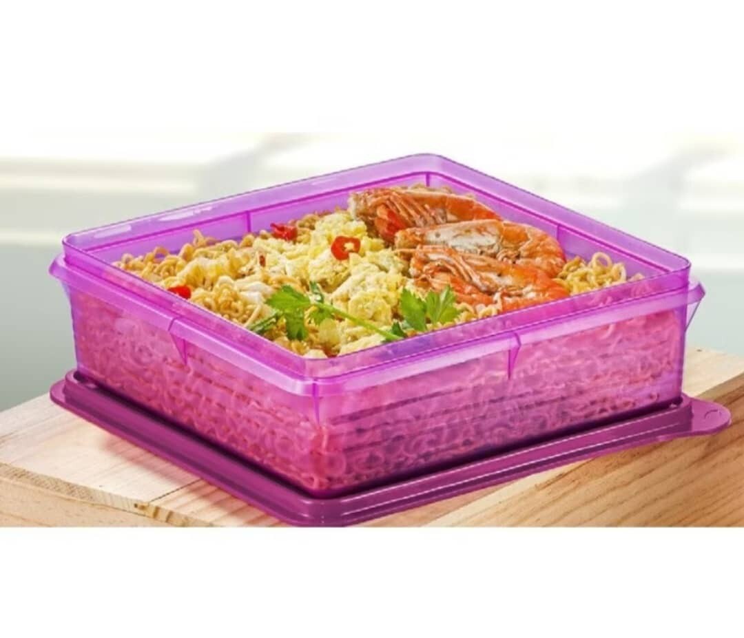 2.9L Tupperware square Purple Snack Sandwich Sweet Keeper . Air tight container
