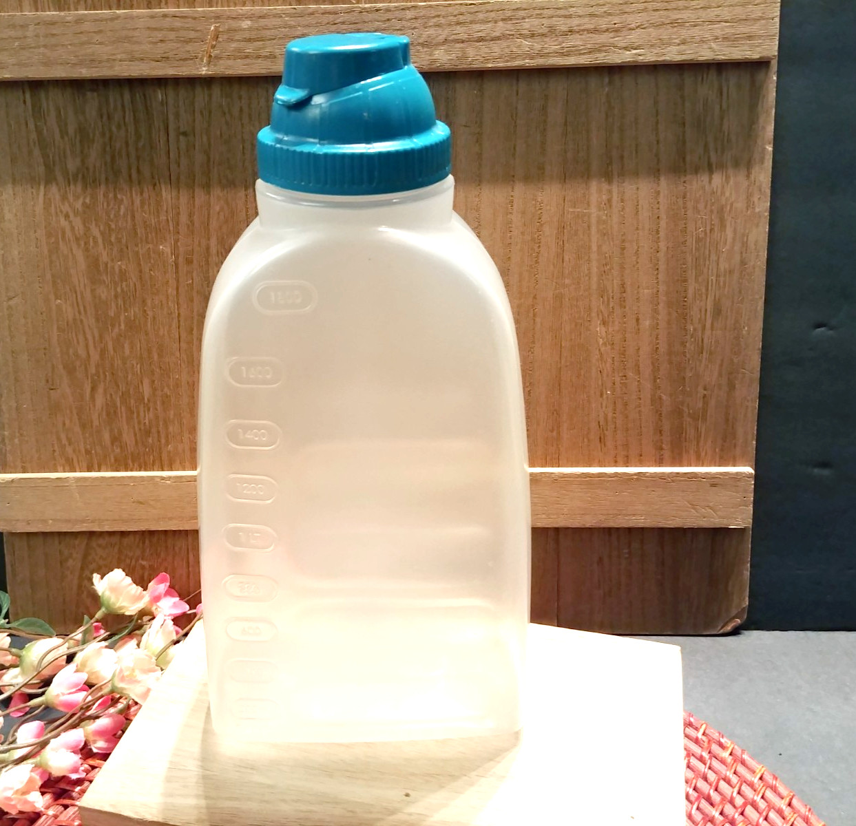 2 Quart 64 Oz Servin Saver Drink/Beverage Pitcher/Bottle Blue Top United Sol