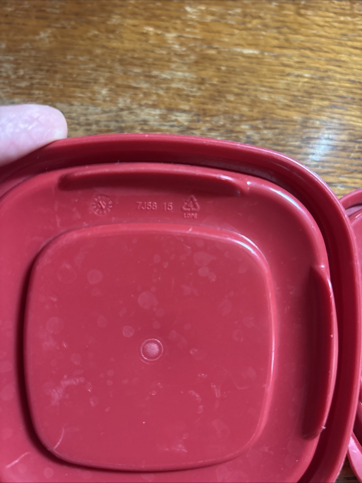 Rubbermaid 7J58 Red Plastic 4″ inside Dimension Snap On Replacement Lid