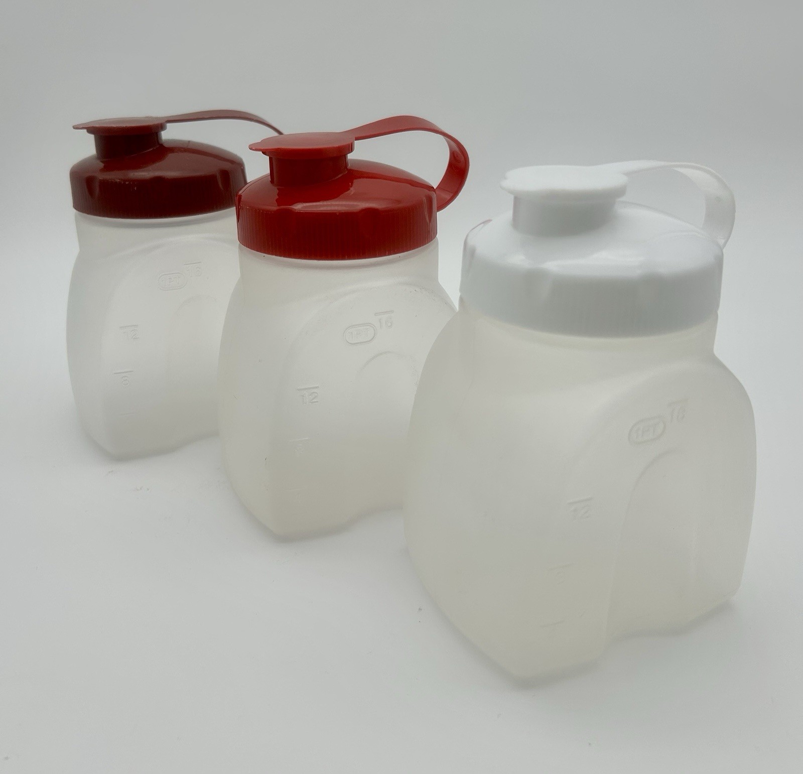 Set of 3 Rubbermaid MixerMate 1 Pt/16 oz Bottles w/Flip-Top Lid-Red & White Lids