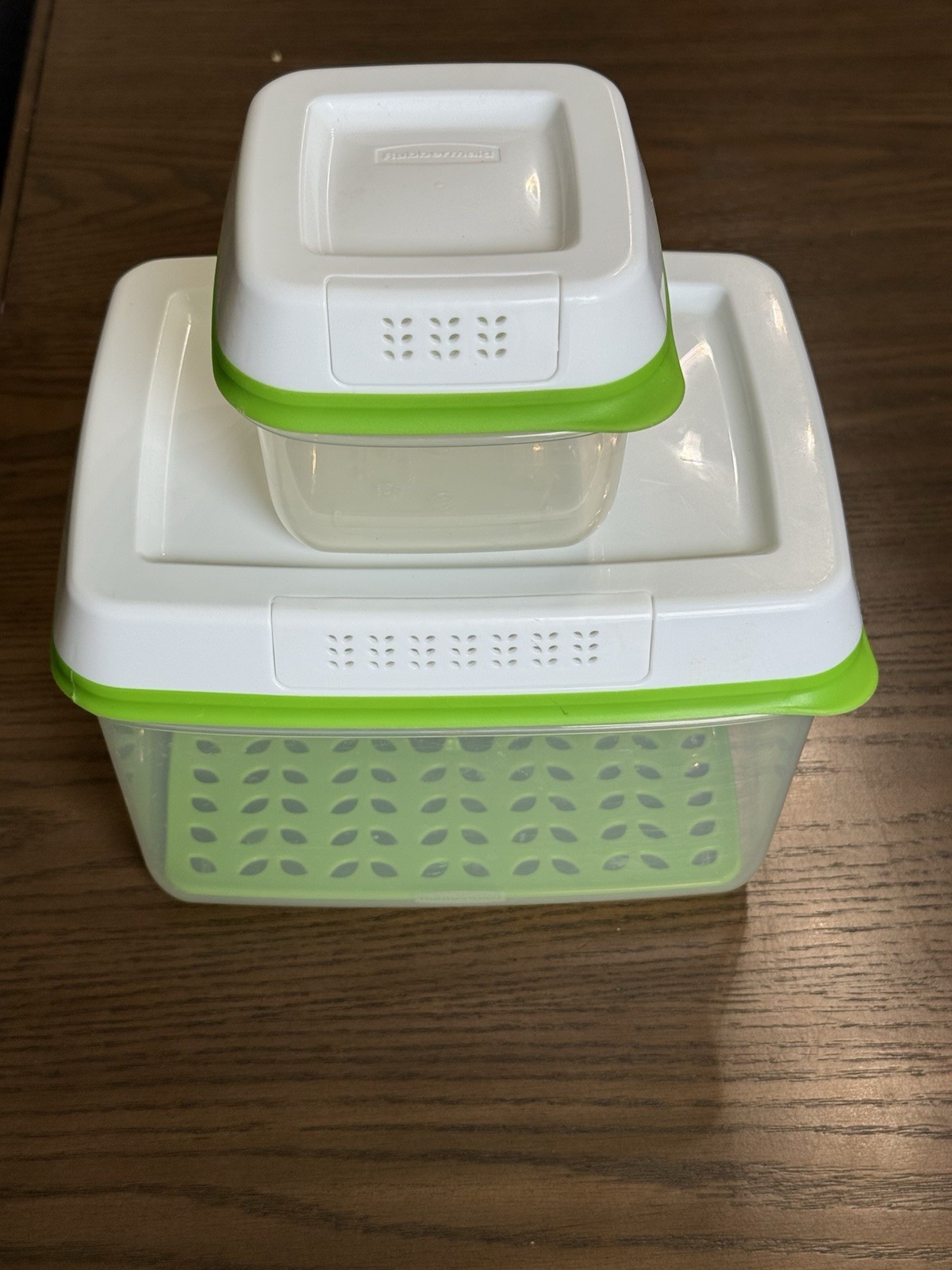 Set of 2 Rubbermaid FreshWorks Produce Keepers Containers – 2.5 & 17.3 Cups